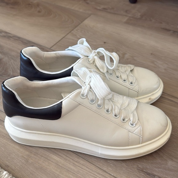 Steve Madden Gasp Black/White Sneakers - Picture 2 of 3